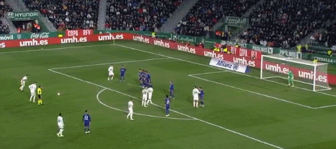 大谷翔平在 2021 年全票获得美联 MVP，开启了席卷全球的“二刀流”时代